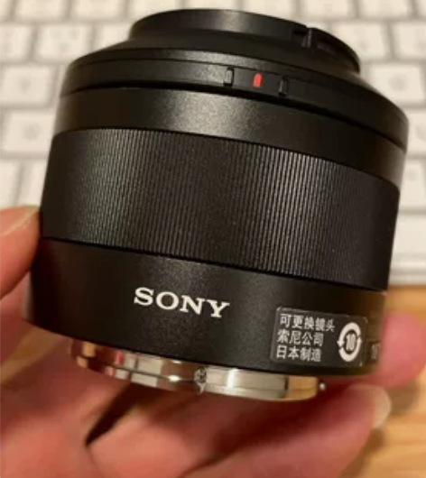 等一只索尼FE卡口50f1.8全画幅镜头,...