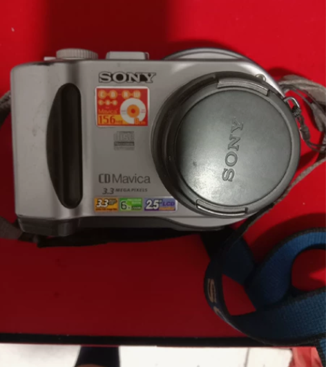 索尼相机,型号MVC-CD300,没试过不...