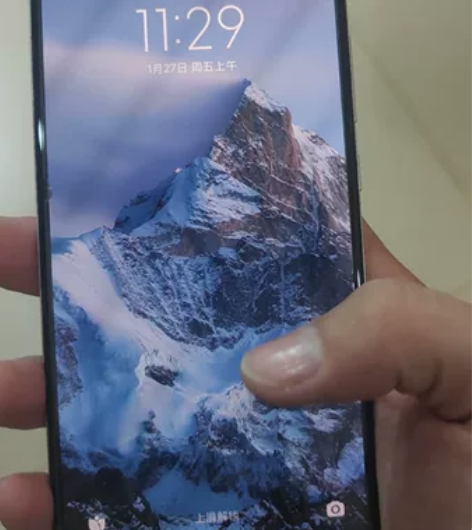 家人换机下来的小米8,白色,6+64内存。...