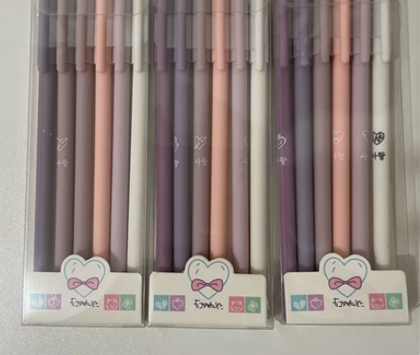 中性笔  0.5mm 笔芯颜色是黑色的，0...