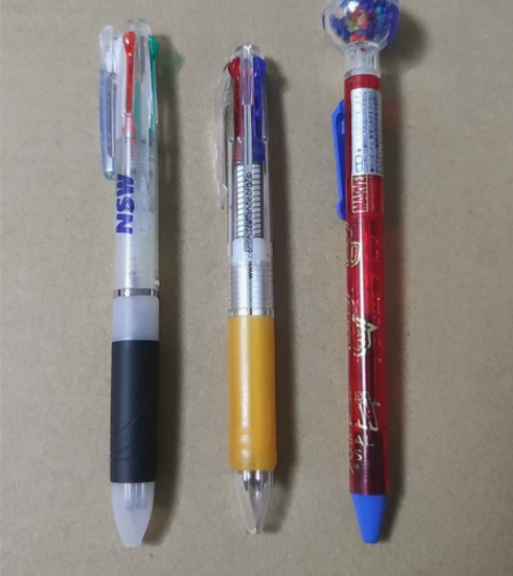 日本进口中性笔，碳素笔，多色笔，一个四色的...