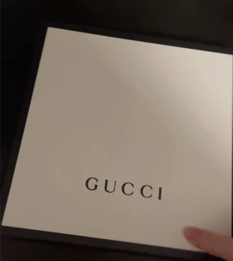 Gucci围巾包装盒 专柜购买渠道 视频和...