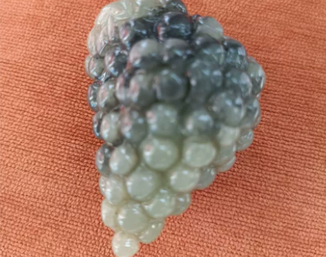 青花玉雕葡萄手把件儿,寓意添丁,多子多福!...