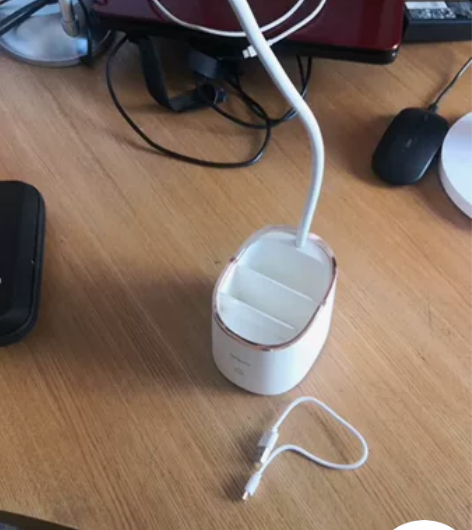 雅格护眼灯,充电式。亮度三档可调。转给需要...