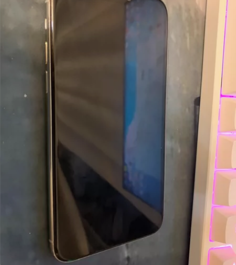 苹果11pro美版无锁256 后盖碎 换...