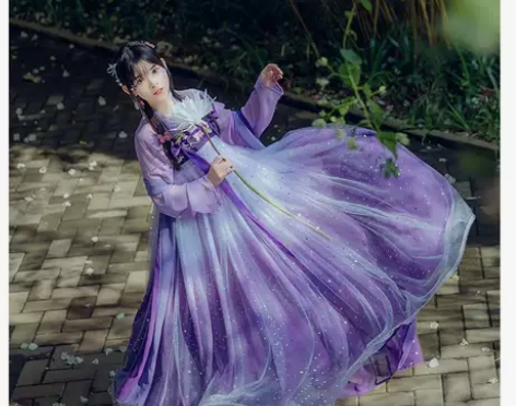 千韵岗家辰莲鱼梦,官方已下架,第一套汉服不...