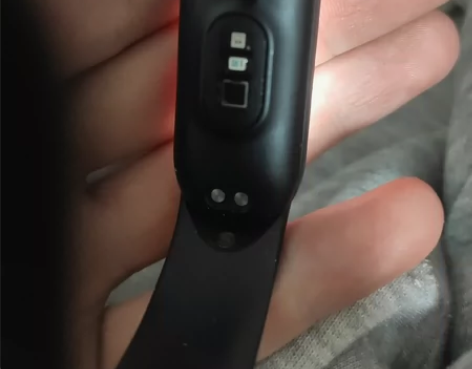 小米手环6,因为放在衣服忘记拿出来了,在洗...