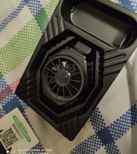 手机散热器。全新。买手机送的,从来没用过,...