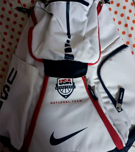 Nike篮球包双肩包,19年买的当时花了三...