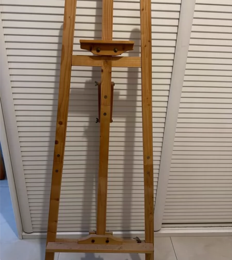 画架,以前学画画的时候用过几次,现在也完全...
