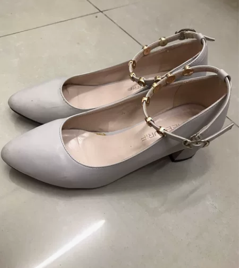单鞋女 38码 跟高5cm，上脚很美，喜欢...