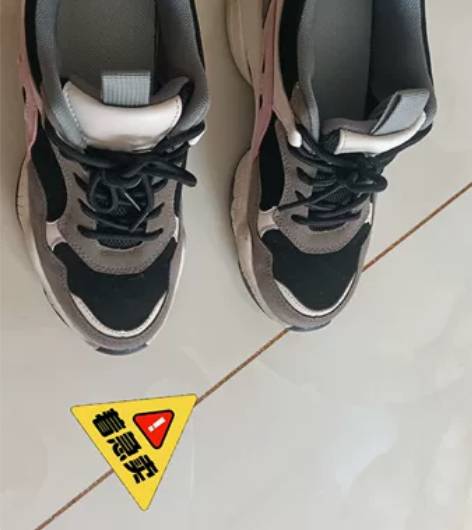 女内增高运动鞋，穿的时候不多，一直放着，3...
