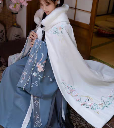 包邮出清梳原创凝香汉服斗篷女长款刺绣加绒加...