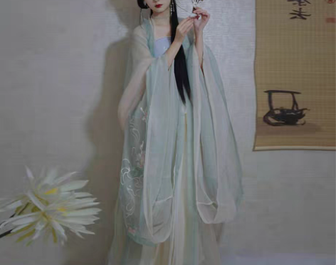 包邮。m一套图片色!!全新仅试穿!!。售出...
