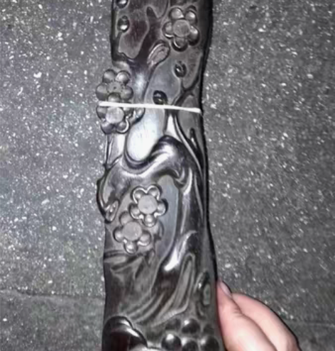 紫檀木雕刻的镇尺一对 造型别致 做工精致 ...