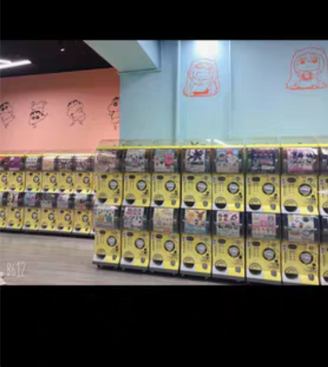 包邮潮玩店撤店，出售扭蛋机及扭蛋。13台机...