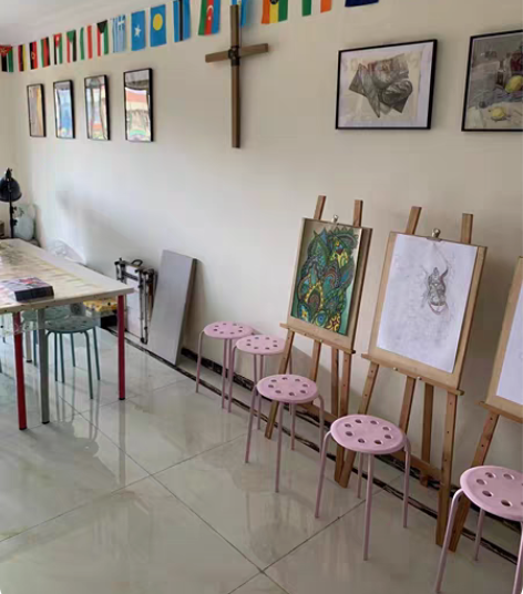 我毕业北京服装学院，进修于北京画院高研班。...