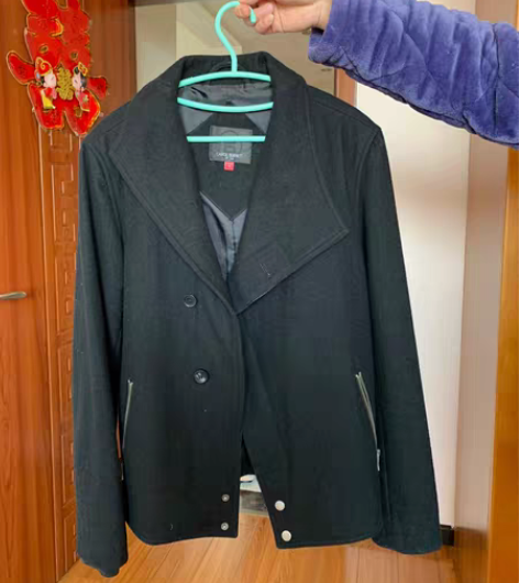包邮黑色男士品牌大衣外套,购于专柜 穿过几...