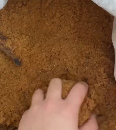 包邮崖柏陈化黑金碎料压制的香粉出炉啦，香味...