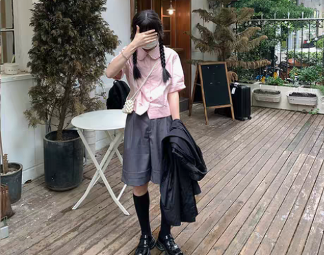转卖银河汽水 日系灰色西装短裤女夏宽松显瘦...