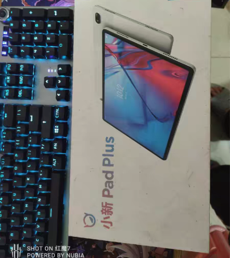 联想小新Pad Plus平板,一直包着手机...