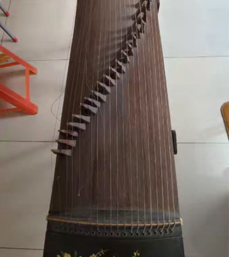 古筝原价3000,完好无破损,断三根筝弦,...