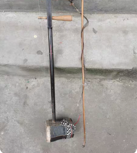 包邮以前买的二胡放的时间长不用了,便宜卖了...