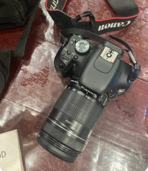 1佳能EOS600D单反相机18-135m...