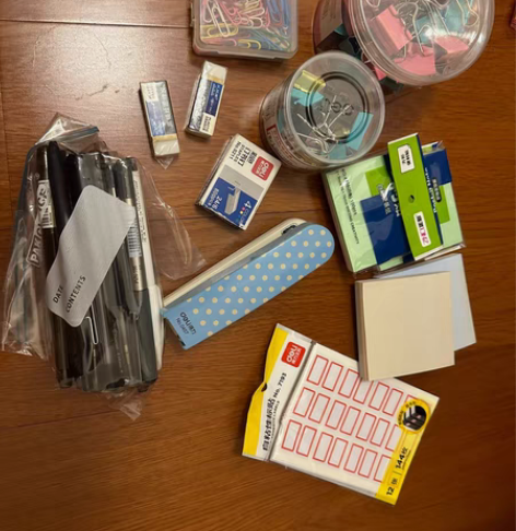 包邮办公用品，夹子1大盒1小盒，便利贴4本...