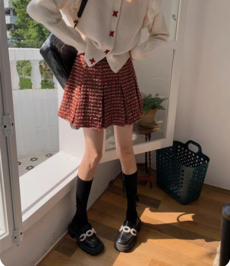 小香风套装 感兴趣的话点“我想要”和我私聊...