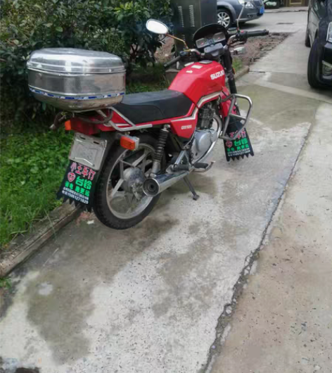 10多年的铃木摩托车，天冷了不骑了，闲着也...