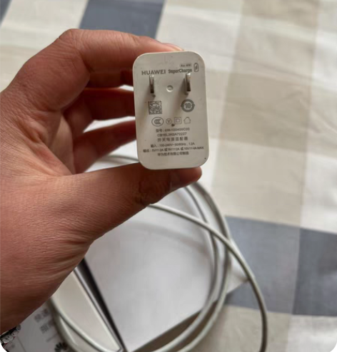 个人自用,手机卖了华为nova 5s充电器...