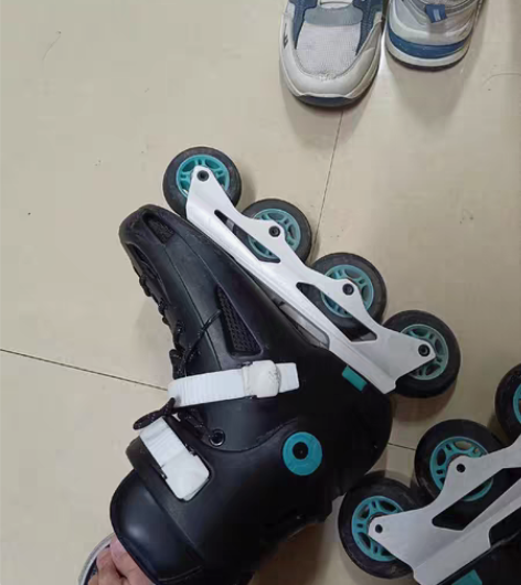 转卖美洲狮轮滑鞋成人女溜冰鞋直排轮轮滑平花...