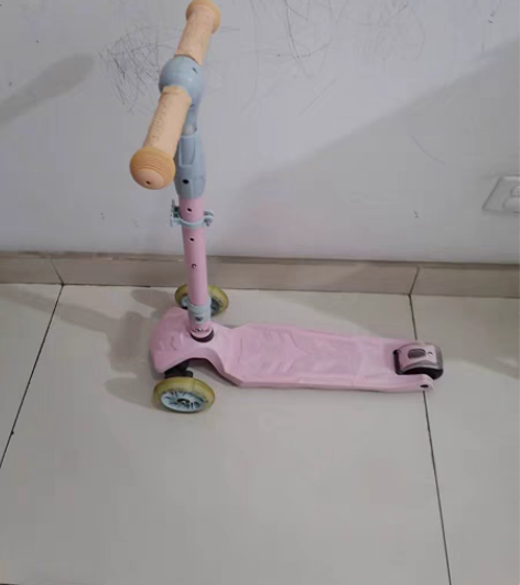 转卖儿童滑板车男孩溜溜车1-3-6-8-1...