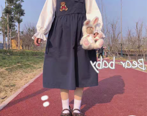 转卖可爱小熊背带连衣裙学生女夏季新款学院风...
