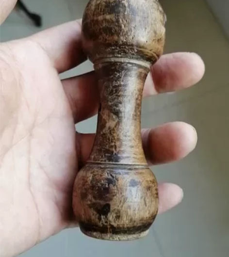 清代带太极图案小木雕手把件 规格:103*...
