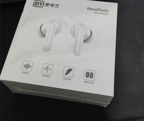 爱奇艺 realpods 无线耳机 如图,...