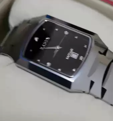 浪诗黑盘手表，当年买了没怎么佩戴一直很新，...