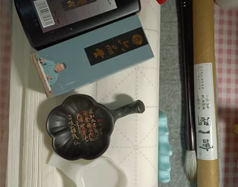 【上书法课买的书法用品】 全部物品：毛笔两...