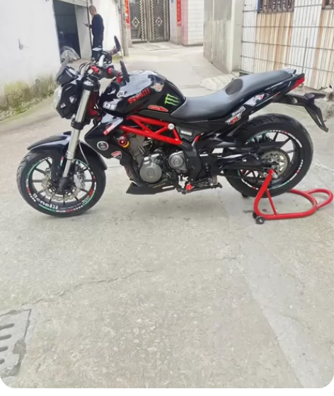 贝纳利黄龙双缸300水冷电喷,改装件就花了...