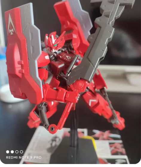 万代hg红月钢,已拼装成品实物照,各关节可...