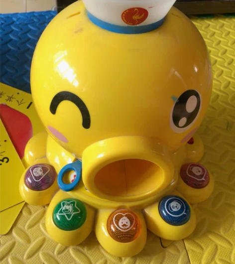 乐友购买音乐小章鱼,有五个同等颜色的球,每...