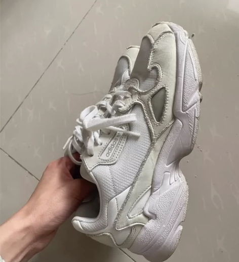 阿迪老爹鞋 运动穿很舒服 又穿着痕迹 清闲...