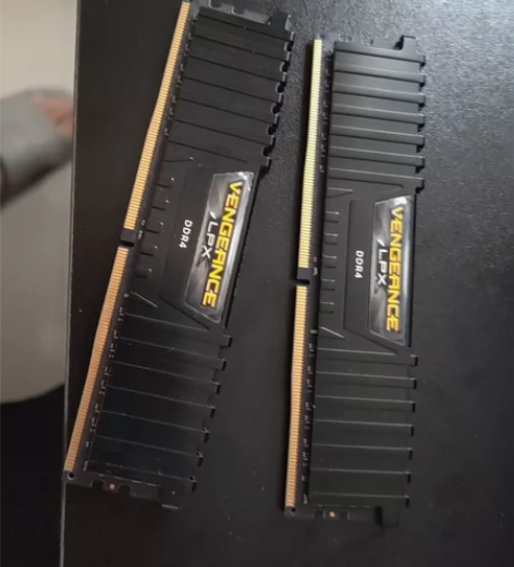 海盗船双8g16g 3000频率内存。功能...
