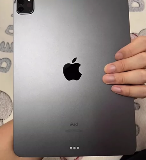 过年孩子刚买的iPad2021款256g超...