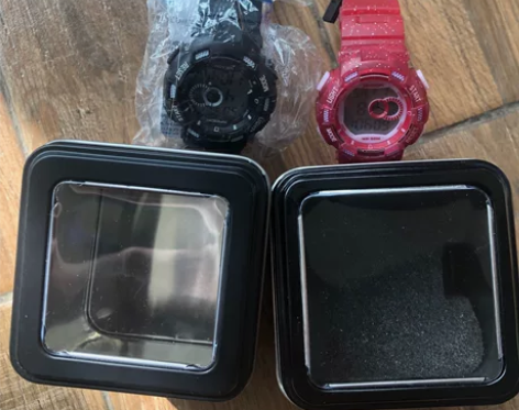 全新手表两个,三达牌子,带吊牌,两个一起出...
