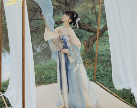 十三余小豆蔻儿[长生乐]绣花对襟上衫印花三裥裙刺绣唐制汉服女