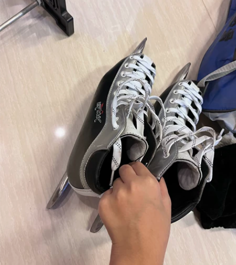 黑龙速滑冰鞋 不会滑摔哭了所以闲置了,冰...