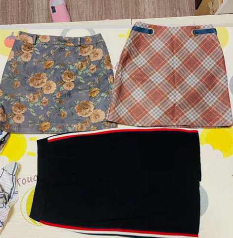 冬天的短裙和中裙，均为s码，50一件。 感...