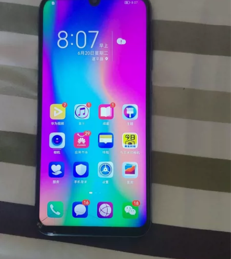 又找出一台华为荣耀10青春,6+64手机手...